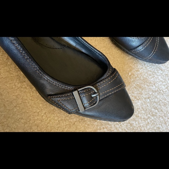 B.O.C. 6.5 Brown Round Pointed Toe Leather Buckle - Flats - Picture 2 of 6